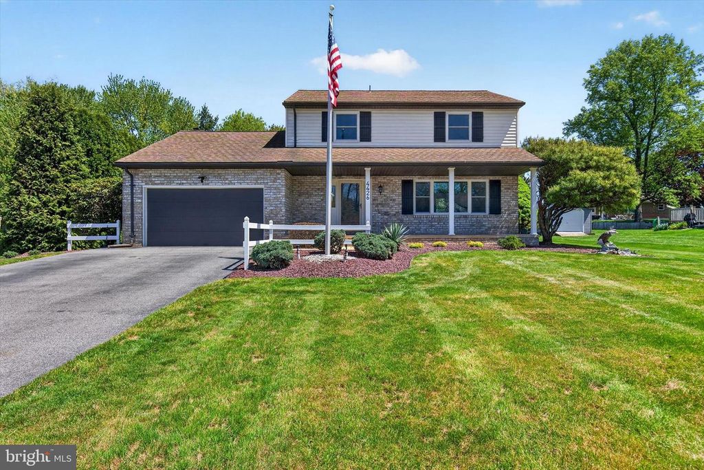 4426 CEDARWOOD DR, York, PA 17402