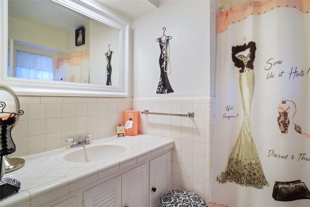 11150 Valleydale Drive A, Dallas, TX 75230