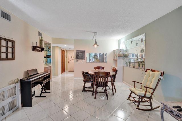 5201 W Club Circle 103, Boca Raton, FL 33431