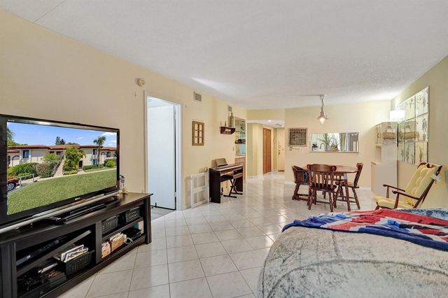 5201 W Club Circle 103, Boca Raton, FL 33431