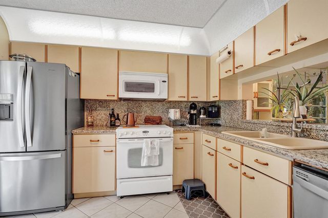 5201 W Club Circle 103, Boca Raton, FL 33431