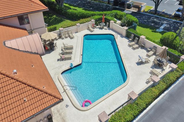 5201 W Club Circle 103, Boca Raton, FL 33431