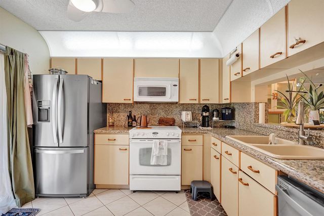 5201 W Club Circle 103, Boca Raton, FL 33431
