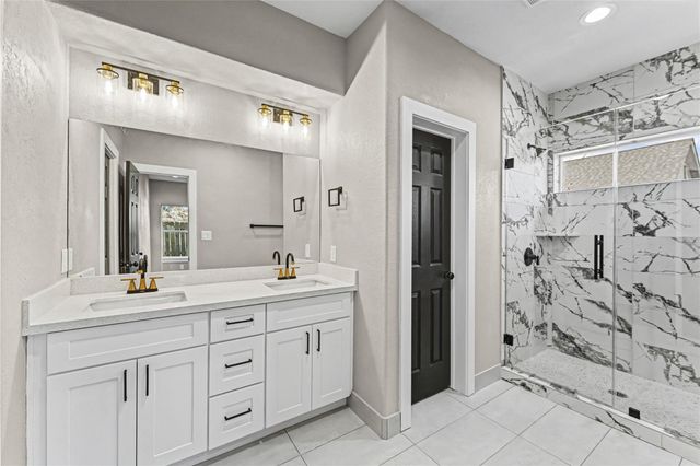 8221 Flaxman St, Houston, TX 77029