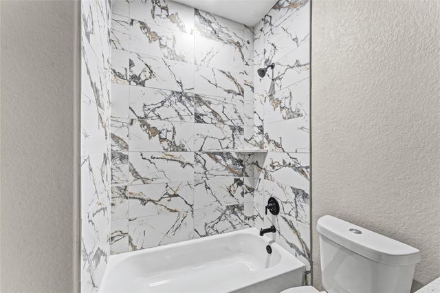 8221 Flaxman St, Houston, TX 77029