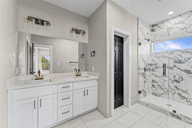 8221 Flaxman St, Houston, TX 77029