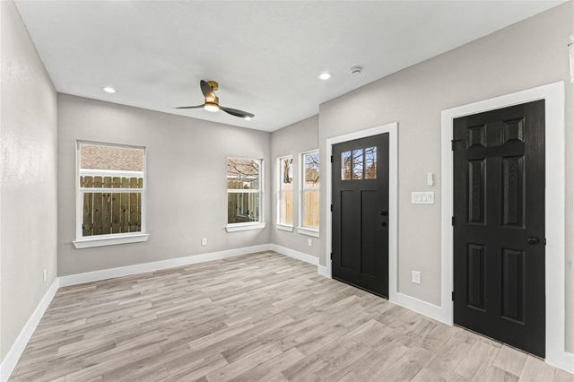 8221 Flaxman St, Houston, TX 77029