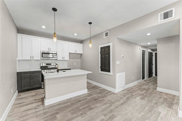 8221 Flaxman St, Houston, TX 77029