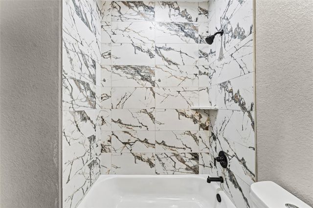 8221 Flaxman St, Houston, TX 77029