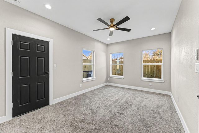 8221 Flaxman St, Houston, TX 77029