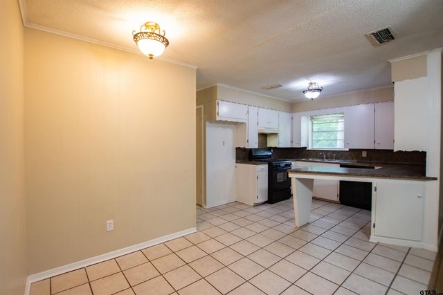 209 Miles St, Longview, TX 75605