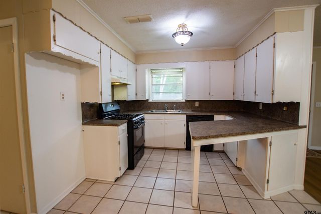 209 Miles St, Longview, TX 75605