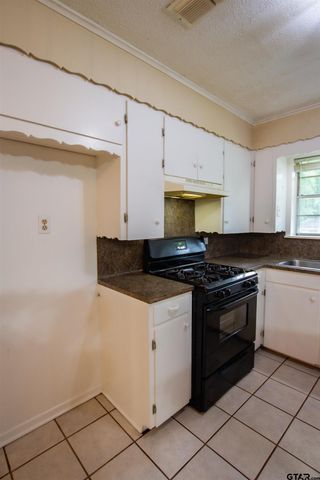 209 Miles St, Longview, TX 75605