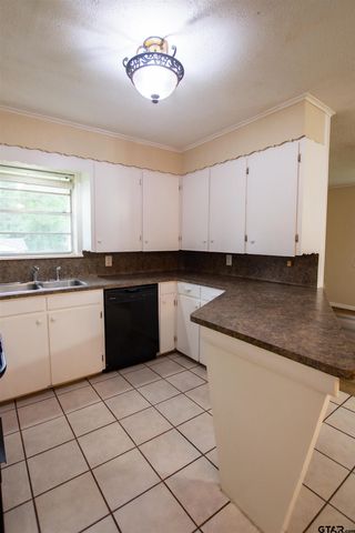 209 Miles St, Longview, TX 75605