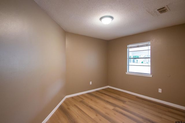 209 Miles St, Longview, TX 75605