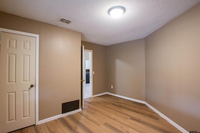 209 Miles St, Longview, TX 75605
