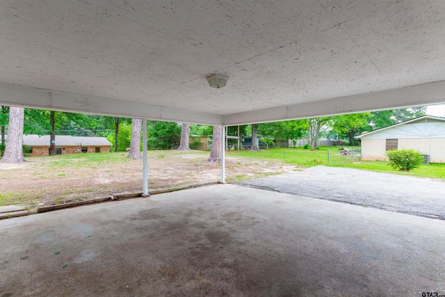 209 Miles St, Longview, TX 75605