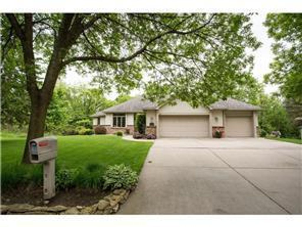 2244 Golf View Drive, River Falls, WI 54022