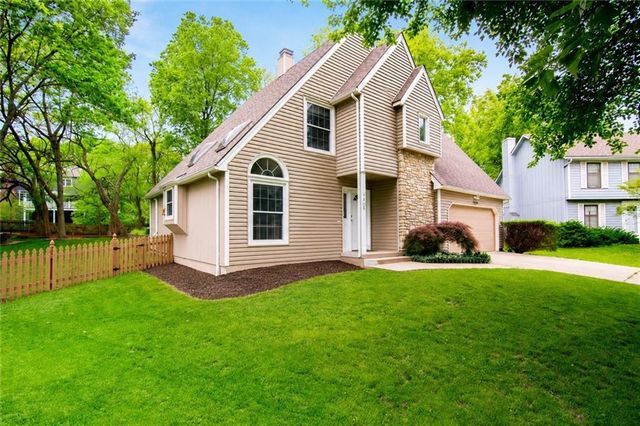 7929 W 113th Terrace, Overland Park, KS 66210