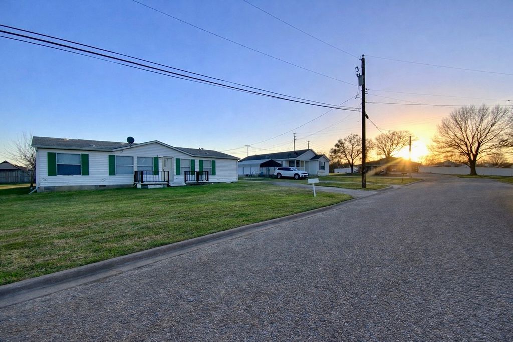 1002 Willow Street, Mexia, TX 76667