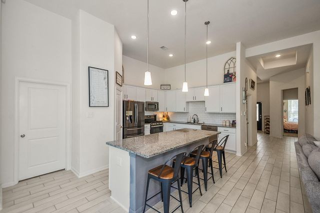 322 Wellshire Drive, West Columbia, TX 77486