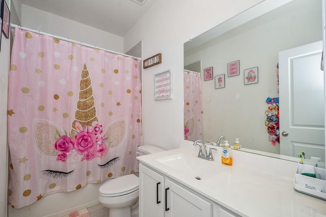 322 Wellshire Drive, West Columbia, TX 77486