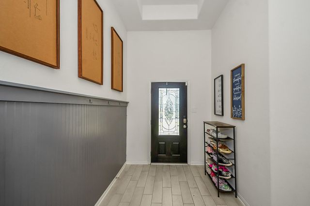 322 Wellshire Drive, West Columbia, TX 77486