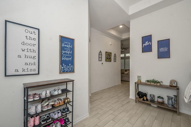 322 Wellshire Drive, West Columbia, TX 77486