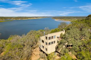 501 Coventry RD, Spicewood, TX 78669