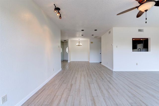 2137 Casa Rio Circle, Dickinson, TX 77539