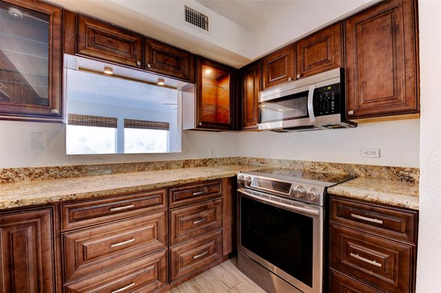 2137 Casa Rio Circle, Dickinson, TX 77539