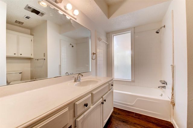 2137 Casa Rio Circle, Dickinson, TX 77539