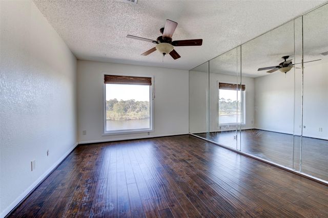 2137 Casa Rio Circle, Dickinson, TX 77539