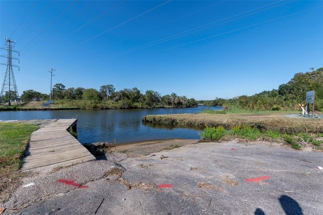 2137 Casa Rio Circle, Dickinson, TX 77539