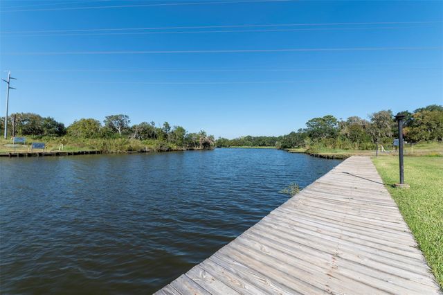 2137 Casa Rio Circle, Dickinson, TX 77539