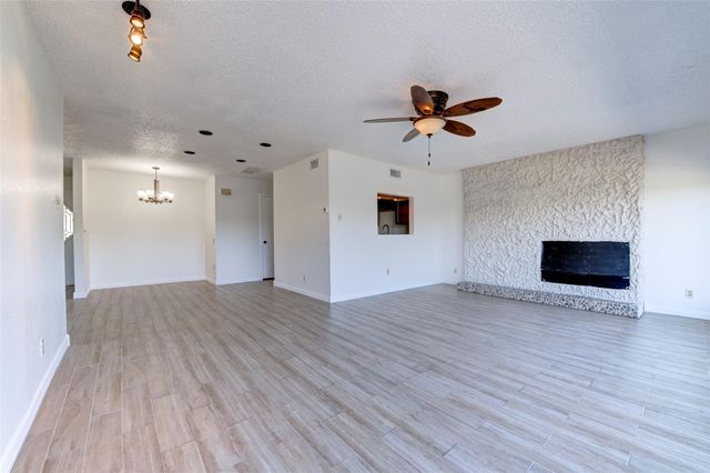 2137 Casa Rio Circle, Dickinson, TX 77539