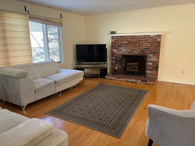 11 Bluegrass Ln, Shrewsbury, MA 01545