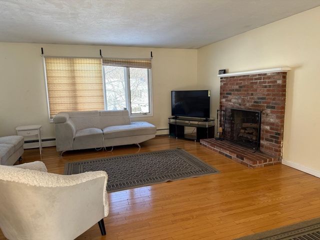 11 Bluegrass Ln, Shrewsbury, MA 01545