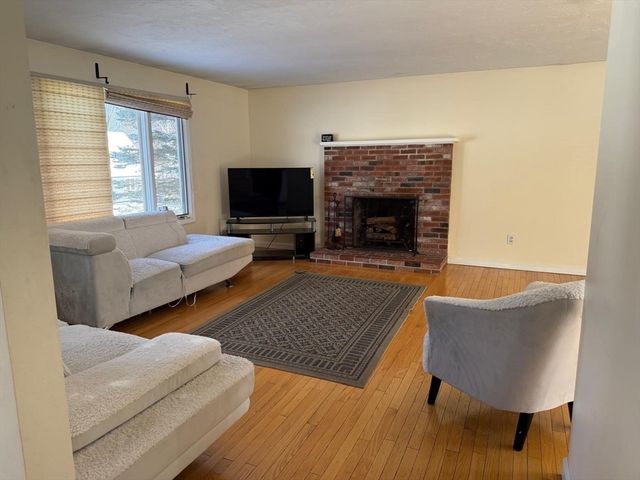 11 Bluegrass Ln, Shrewsbury, MA 01545