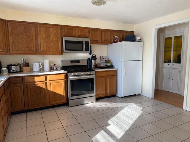 11 Bluegrass Ln, Shrewsbury, MA 01545