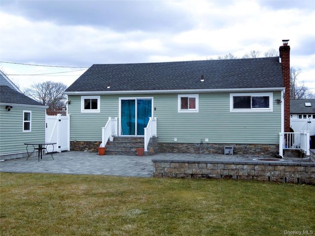 15 Penndale Drive, Amityville, NY 11701