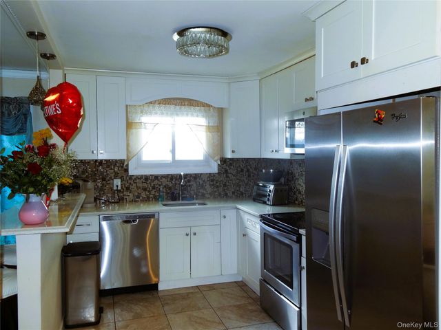 15 Penndale Drive, Amityville, NY 11701