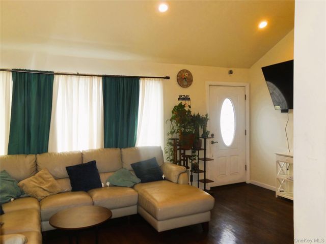 15 Penndale Drive, Amityville, NY 11701