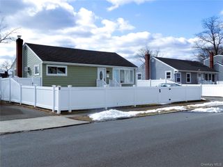 15 Penndale Drive, Amityville, NY 11701