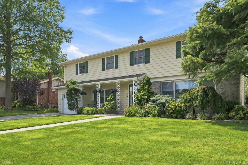 7 Herkimer Avenue, Jericho, NY 11753 — photo 2