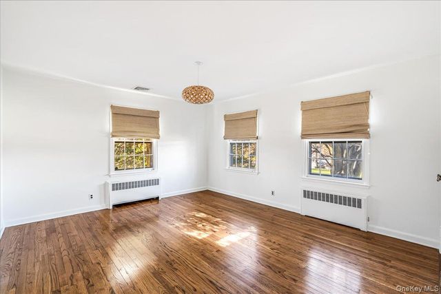 110 Hegemans Lane, Old Brookville, NY 11545