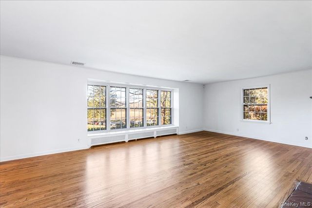 110 Hegemans Lane, Old Brookville, NY 11545