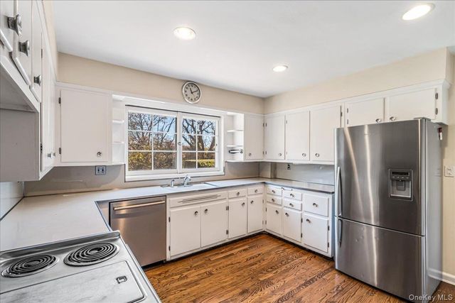 110 Hegemans Lane, Old Brookville, NY 11545