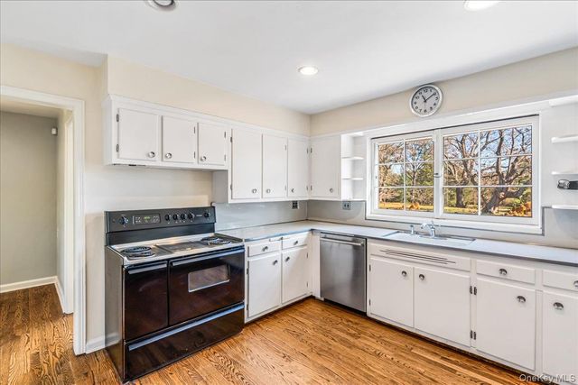 110 Hegemans Lane, Old Brookville, NY 11545