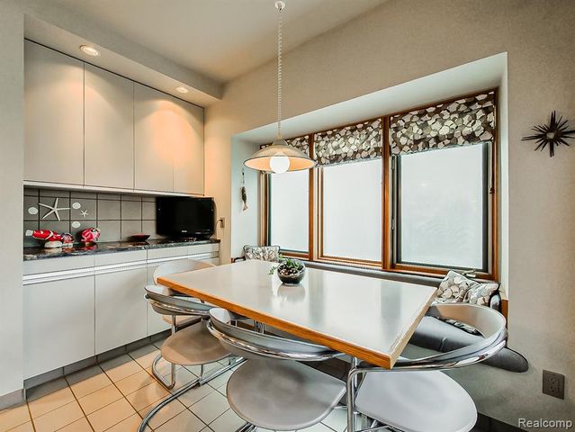7830 Barnsbury Road, West Bloomfield, MI 48324